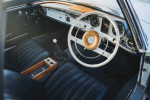 Image 2/10 of Mercedes-Benz 230 SL (1964)