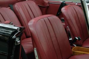 Image 40/50 of Mercedes-Benz 220 SE b (1963)