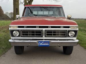 Image 2/18 of Ford F-250 (1976)