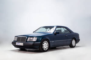 Image 3/29 de Mercedes-Benz E 320 (1995)