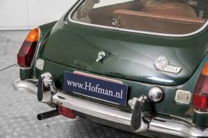 Image 32/50 of MG MGB GT (1973)