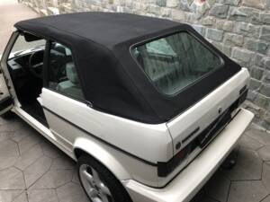 Immagine 19/22 di Volkswagen Golf Mk I Convertible 1.8 (1989)