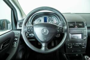 Bild 8/43 von Mercedes-Benz A 160 CDI (2010)