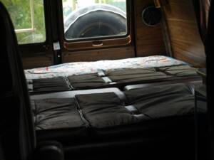 Immagine 75/143 di Dodge B 200 Sportsman (1978)