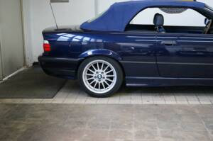 Image 32/36 of BMW 318i (1999)