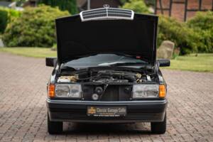 Bild 8/74 von Mercedes-Benz 190 E (1990)