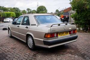 Image 15/50 of Mercedes-Benz 190 E 2.5-16 (1991)