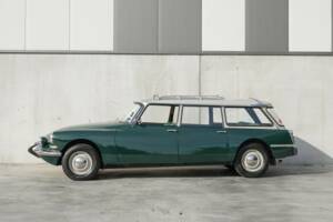 Image 4/43 of Citroën ID 19 Break (1967)