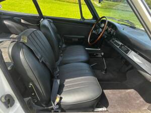 Image 33/44 of Porsche 912 (1968)