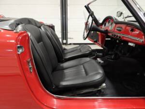 Image 9/15 of Alfa Romeo Giulia 1600 Spider (1963)