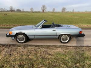 Image 7/8 of Mercedes-Benz 560 SL (1987)