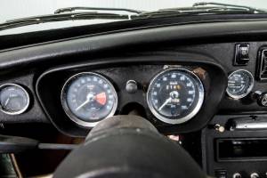 Image 22/50 of MG MGB GT (1973)