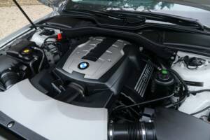 Immagine 4/50 di BMW 750i (2007)