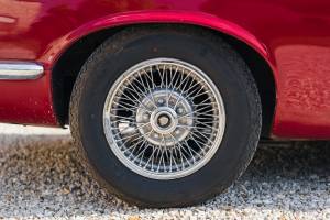 Image 6/16 of Jaguar XJ 6 C 4.2 (1975)