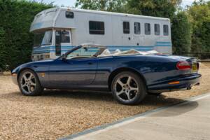 Image 42/50 of Jaguar XKR (2000)