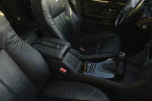 Image 8/8 de BMW 540i (2001)