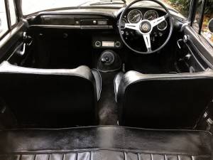 Image 18/50 of Alfa Romeo 2600 Spider (1964)