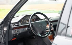 Bild 23/61 von Mercedes-Benz 500 E (1992)