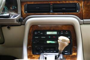 Bild 15/29 von Jaguar XJ6 3.2 Executive (1997)