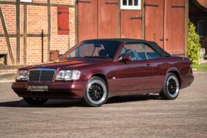 Bild 1/42 von Mercedes-Benz E 200 (1997)