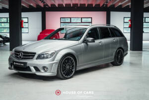 Afbeelding 2/24 van Mercedes-Benz C 63 AMG T (2010)