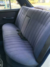 Image 11/13 of Mercedes-Benz 200 (1983)