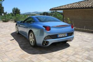 Image 32/35 de Ferrari California (2010)