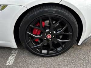 Image 42/50 of Jaguar F-Type (2014)