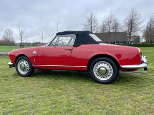 Image 21/24 of Alfa Romeo Giulia 1600 Spider (1963)