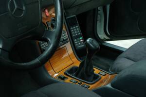 Bild 40/50 von Mercedes-Benz 300 SE (1992)
