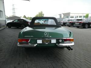 Image 5/25 de Mercedes-Benz 280 SL (1970)