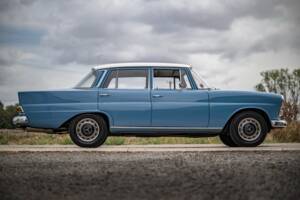 Image 8/10 de Mercedes-Benz 200 (1966)