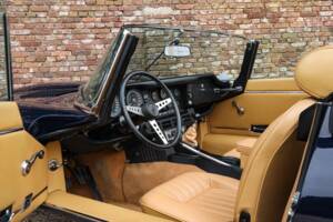 Obraz 3/50 pojazdu Jaguar E-Type V12 (1973)