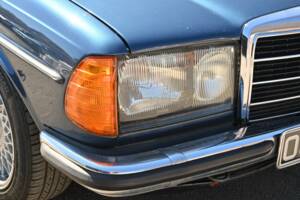 Bild 43/50 von Mercedes-Benz 280 CE (1983)