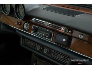 Image 28/36 of Mercedes-Benz 280 SE (1969)