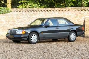 Image 22/50 of Mercedes-Benz 200 E (1992)