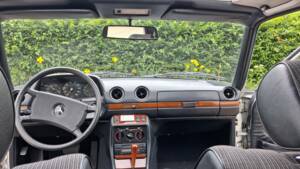 Afbeelding 5/25 van Mercedes-Benz 230 E (1984)