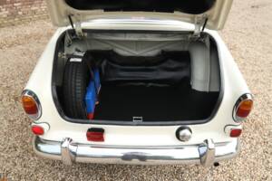 Image 31/50 of Volvo P 123 GT (1969)