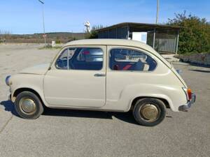 Image 22/44 of FIAT 600 D (1967)