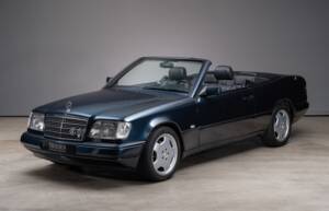 Image 1/28 of Mercedes-Benz E 320 &quot;Final Edition&quot; (1997)