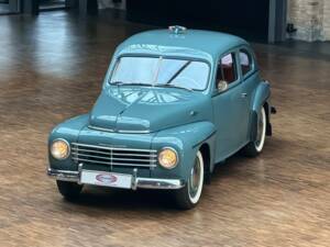 Image 1/34 of Volvo PV 444 (1951)