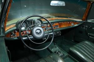 Image 13/30 de Mercedes-Benz 280 SE (1970)