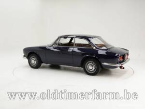 Image 4/15 de Alfa Romeo 1750 GT Veloce (1969)