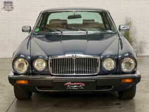 Image 11/22 of Jaguar XJ 12 (1988)