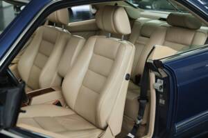 Image 13/39 of Mercedes-Benz 560 SEC (1990)