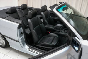 Image 11/17 of BMW 325i (1994)