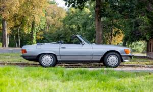Afbeelding 2/27 van Mercedes-Benz 420 SL (1987)