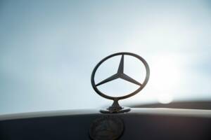 Image 11/50 of Mercedes-Benz 300 CE-24 (1991)