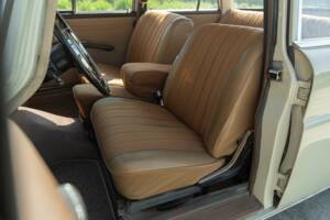Image 31/50 of Mercedes-Benz 200 (1966)