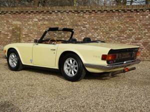 Image 2/50 of Triumph TR 6 (1971)